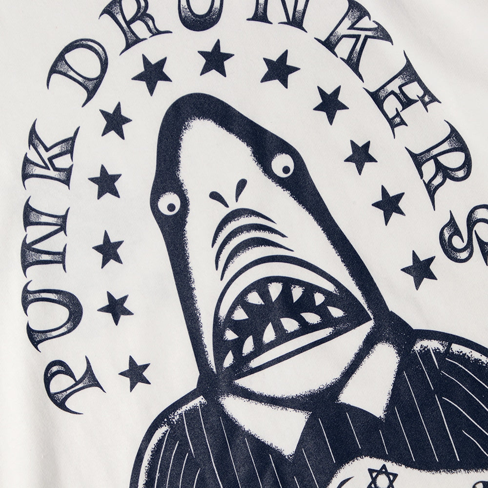 PUNK DRUNKERS - タトゥー鮫人BIGロンTEE WHITE【PDS-25213A】