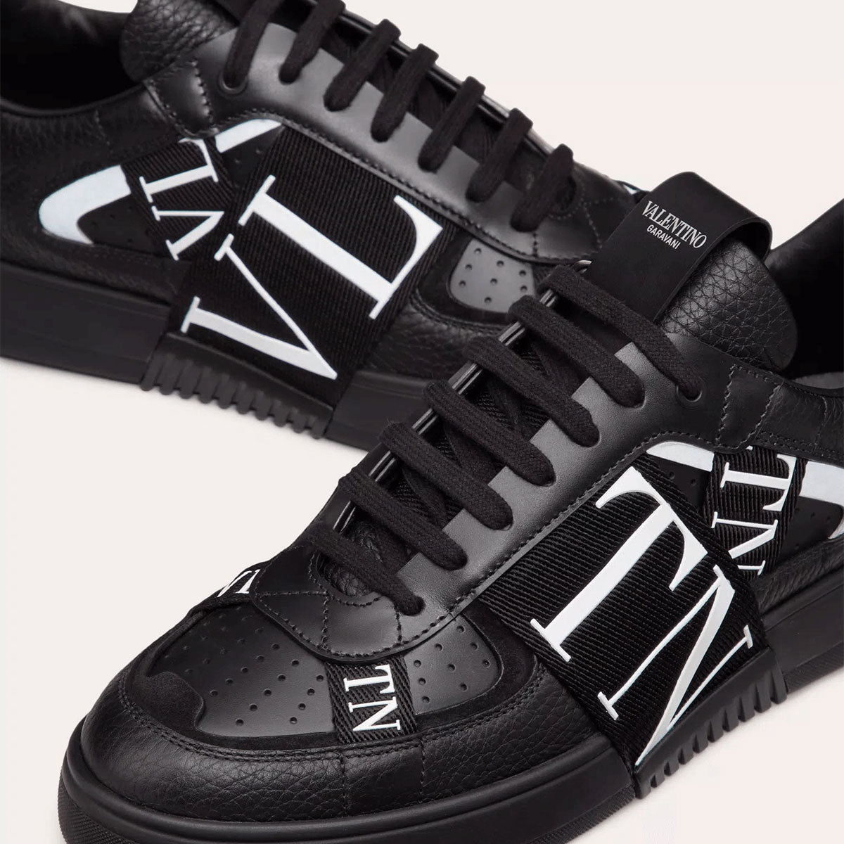 VALENTINO GARAVANI - VL7N Calfskin Low-top Sneaker  "Black"【6Y2S0C58WRQ】