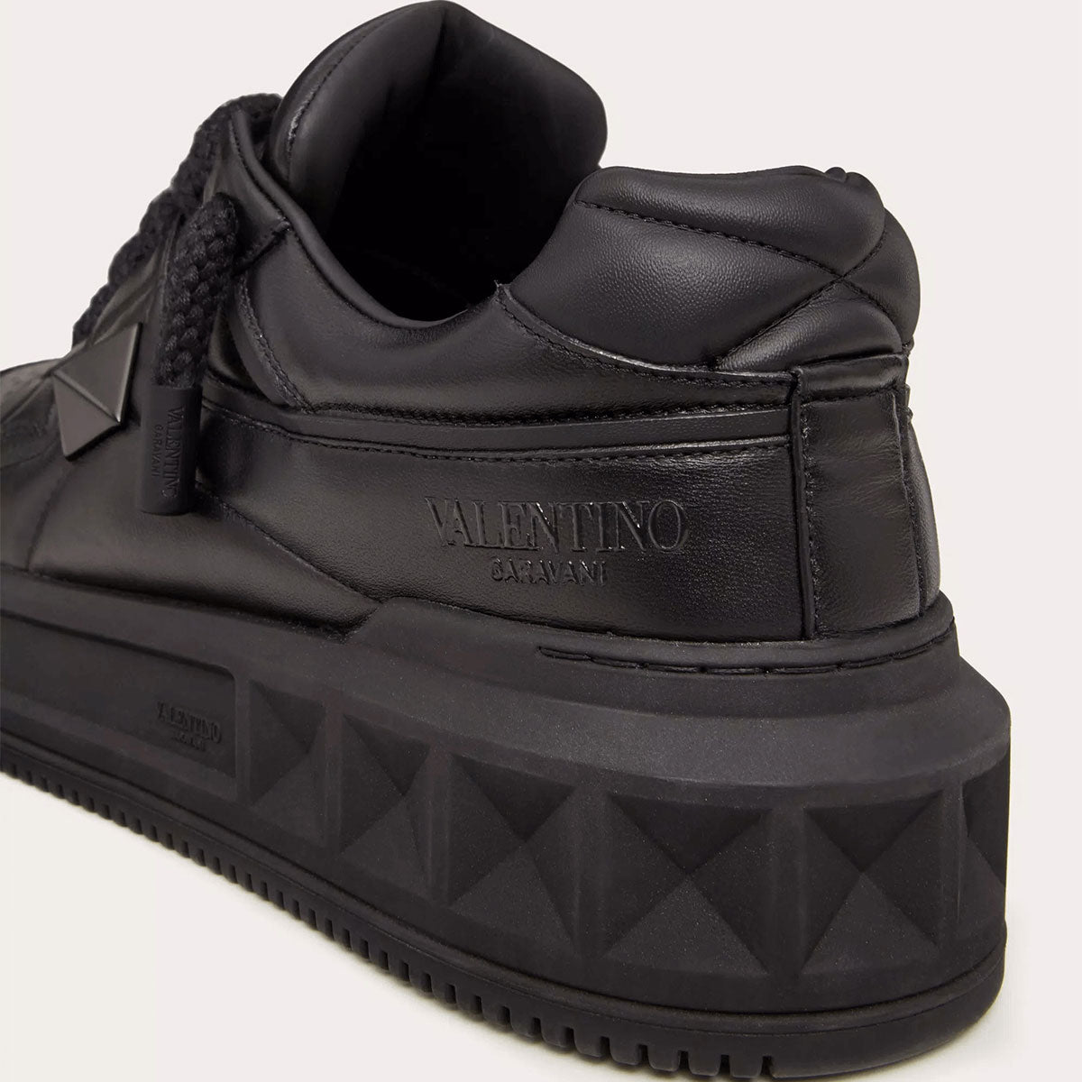 VALENTINO GARAVANI - One Stud XL Nappa Leather Low-top Sneaker "Black"【6Y2S0G37XTM】