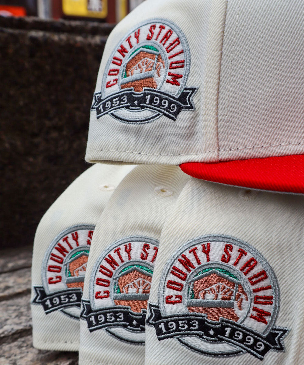 NEW ERA - Milwaukee Brewers NYCO COUNTY STADIUM 59FIFTY CHROME WHITE/RED