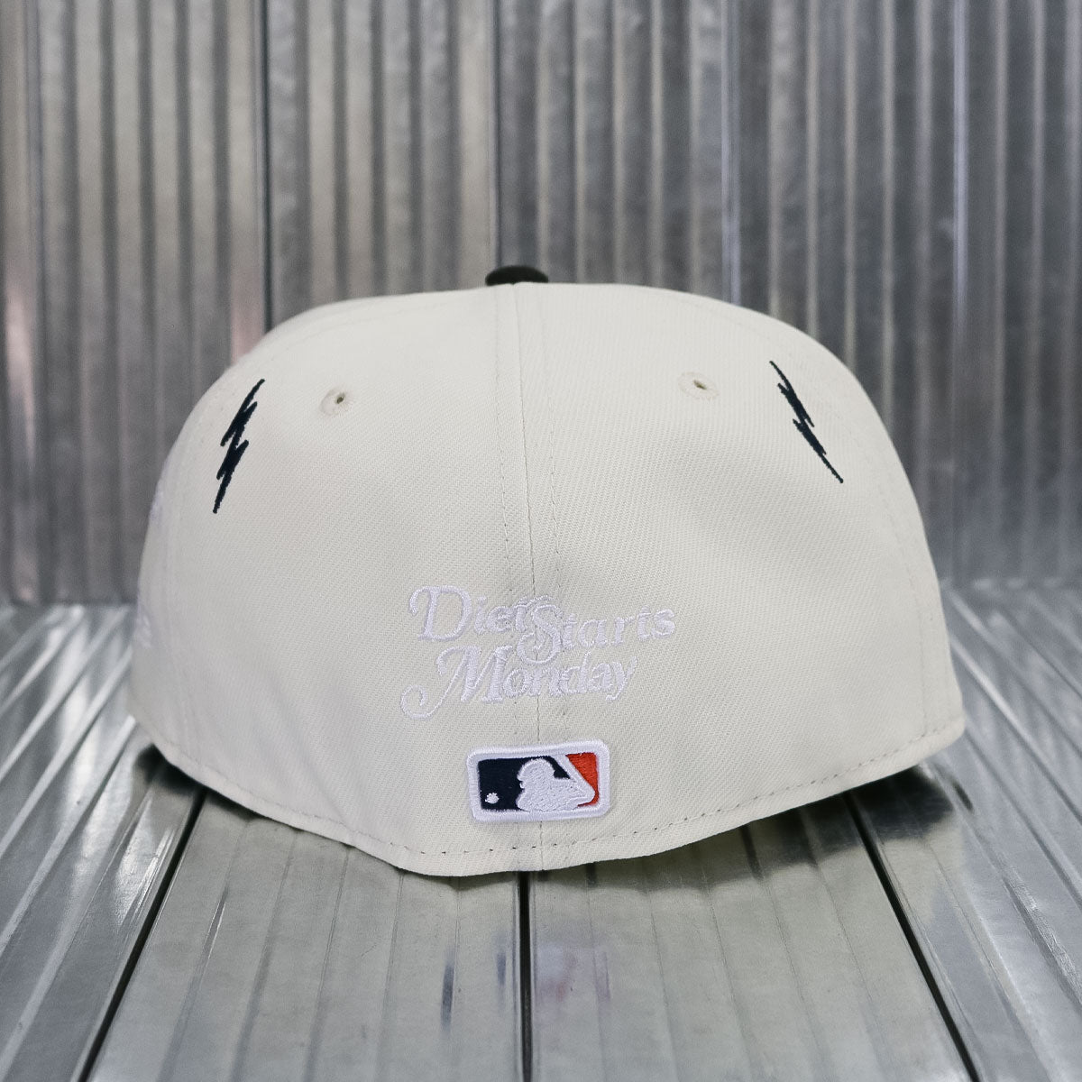 New Era × Diet Starts Monday - 59FIFTY Detroit Tigers WS 1984 Lightning Bolts 29348 Chrome White/Black【60770372】