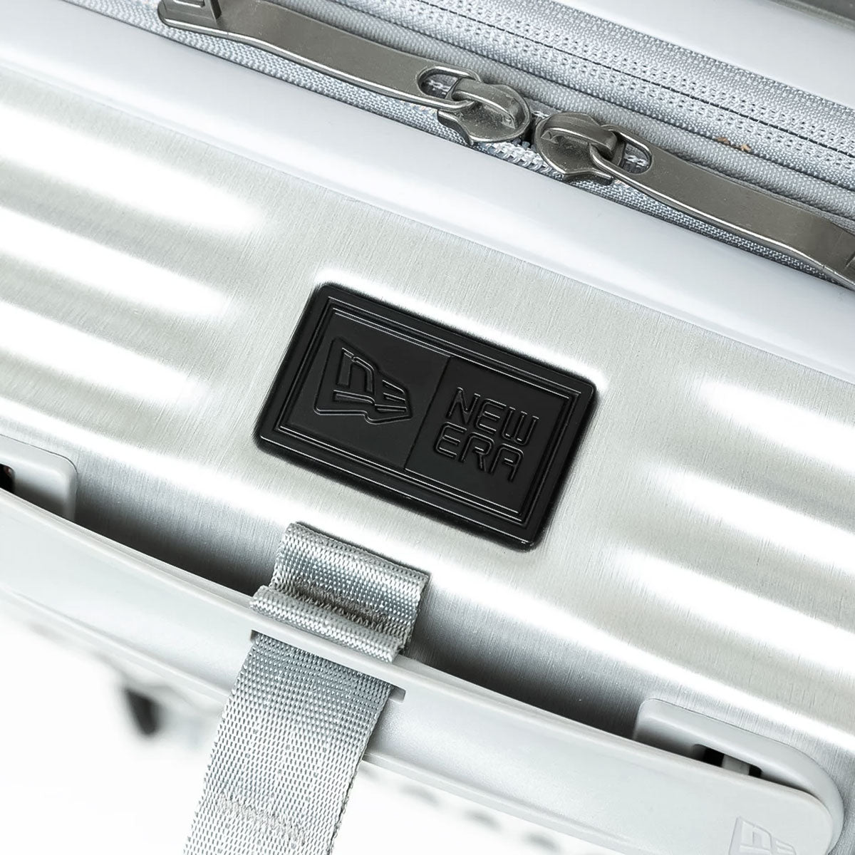 NEW ERA - WHEEL CARRY CASE 33-38L SMALL SILVER 【14409928】