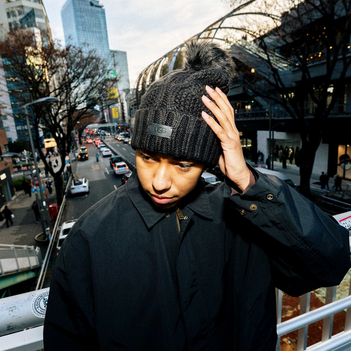 UGG - W CABLE BEANIE WITH POM 【100819-BLK】