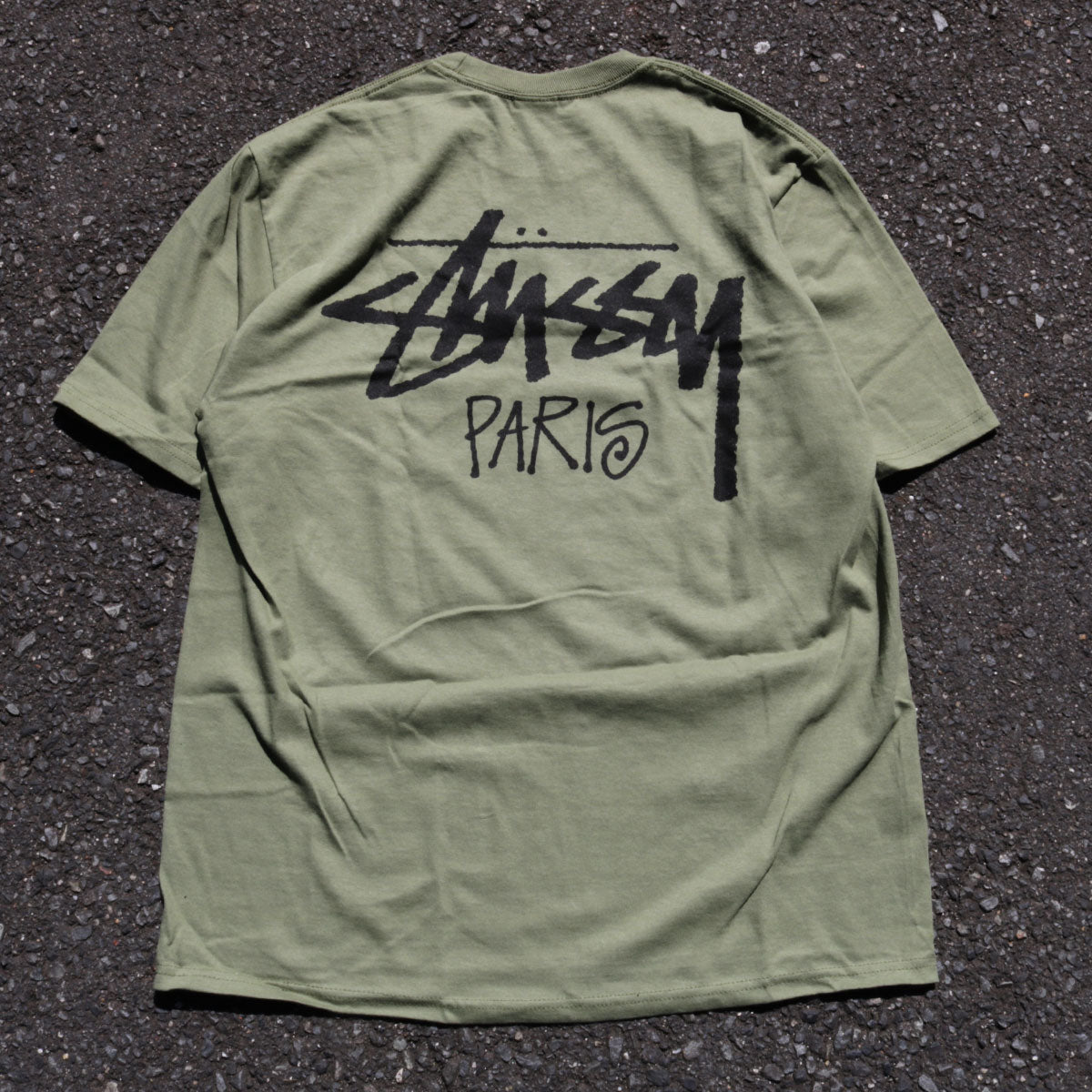 STUSSY - STOCK PARIS TEE ”OLIVE”