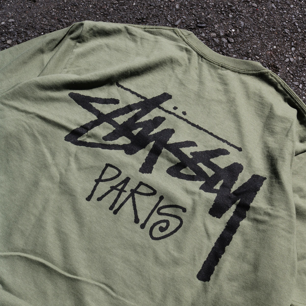 STUSSY - STOCK PARIS TEE ”OLIVE”