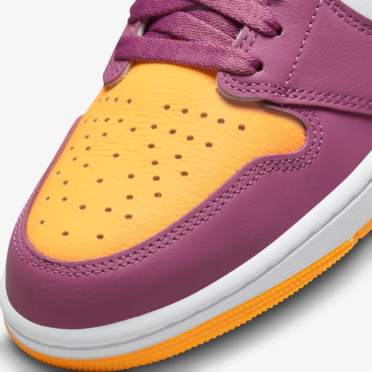 NIKE AIR JORDAN 1 RETRO HI OG ( UNIVERSITY GOLD / LIGHT BORDEAUX ) ナイキ エア ジョーダン 1 レトロ ハイ OG " ユニバーシティ ゴールド / ライト ボルドー " 【555088-706】