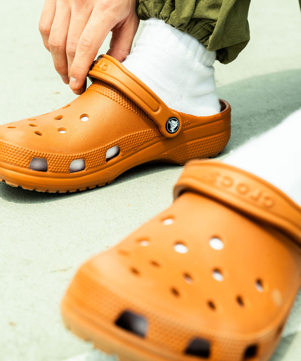 CROCS - MENS WMNS CLASSI CLOG COGNAC 【10001-21N】