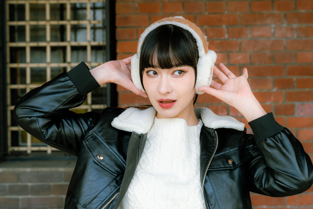 UGG - W SHEEPSKIN EMBROIDERY EARMUFF 【20955-CHE】