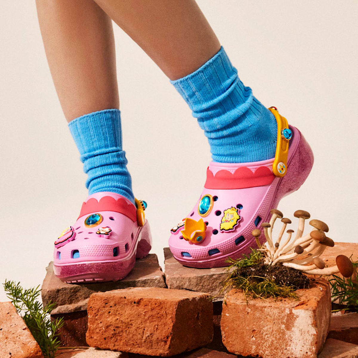 CROCS - SUPER MARIO Princess Peach Classic Clog Plat Form Multi 【212137-90H】