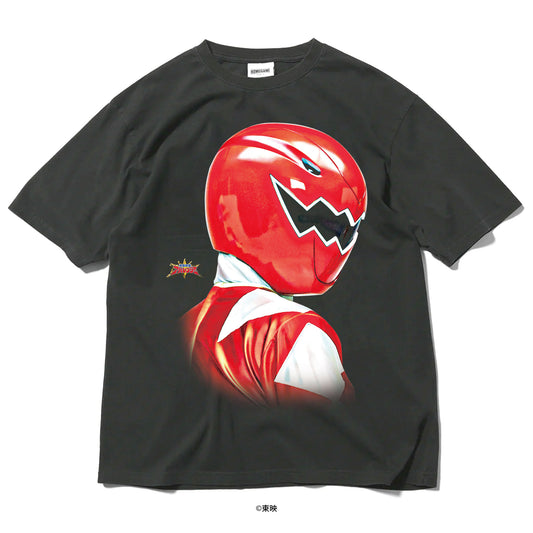 【受注予約：11月上旬頃に発送】スーパー戦隊 x HOMEGAME - 2003 アバレッド TEE 【HG250174】