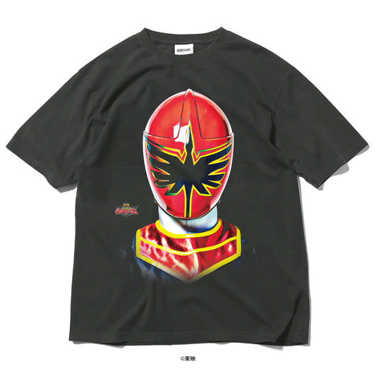 【受注予約：11月上旬頃に発送】スーパー戦隊 x HOMEGAME - 2005 マジレッド TEE 【HG250176】