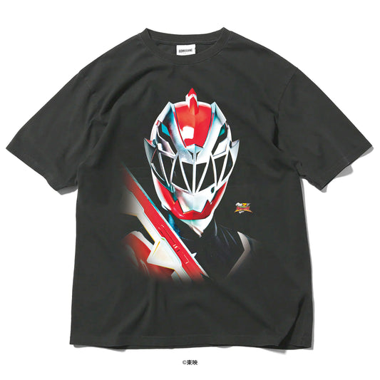 【受注予約：11月上旬頃に発送】スーパー戦隊 x HOMEGAME - 2019 リュウソウレッド TEE 【HG250190】