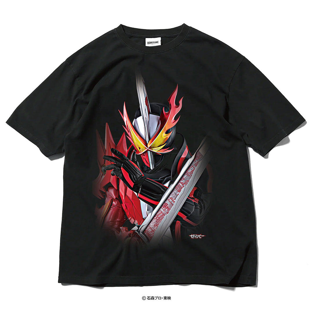 【受注販売：7月中旬頃より順次発送】仮面ライダー x HOMEGAME 仮面ライダーセイバー TEE【HG260142】