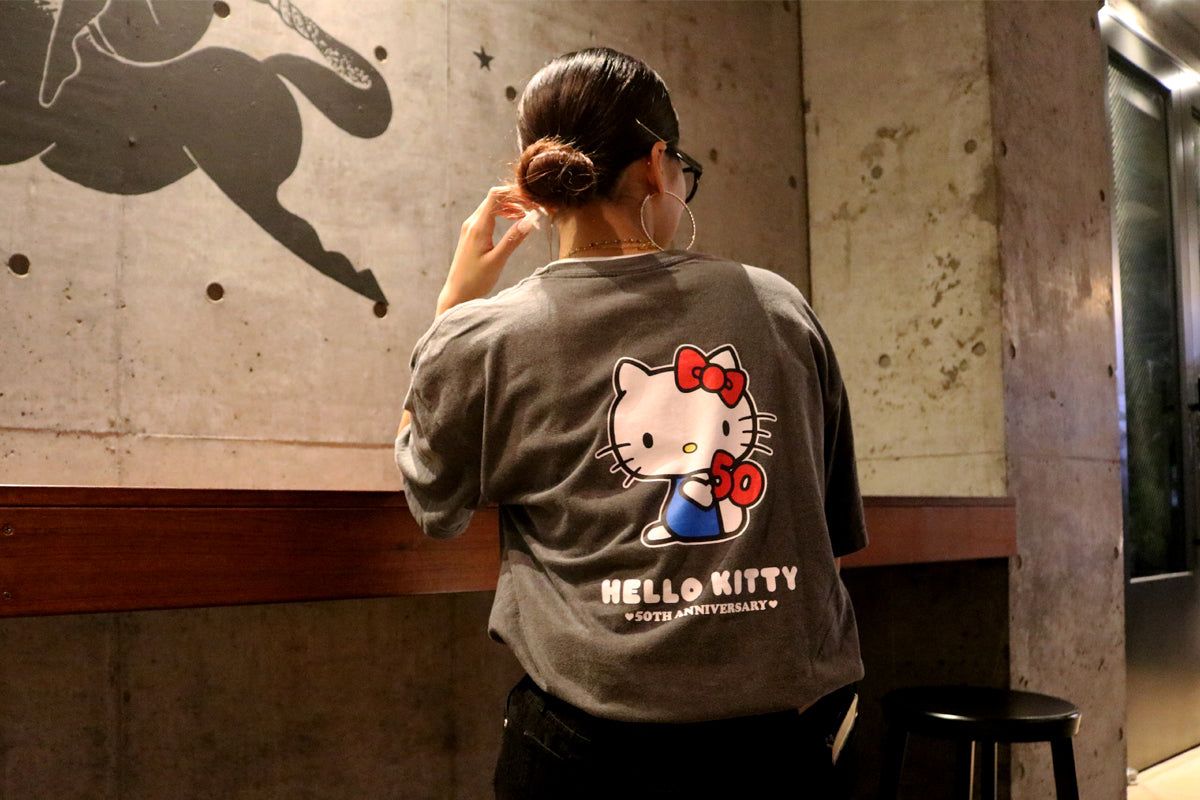 三麗鷗Hello Kitty HELLO KITTY 50 週年 TEE TYPE AT 襯衫