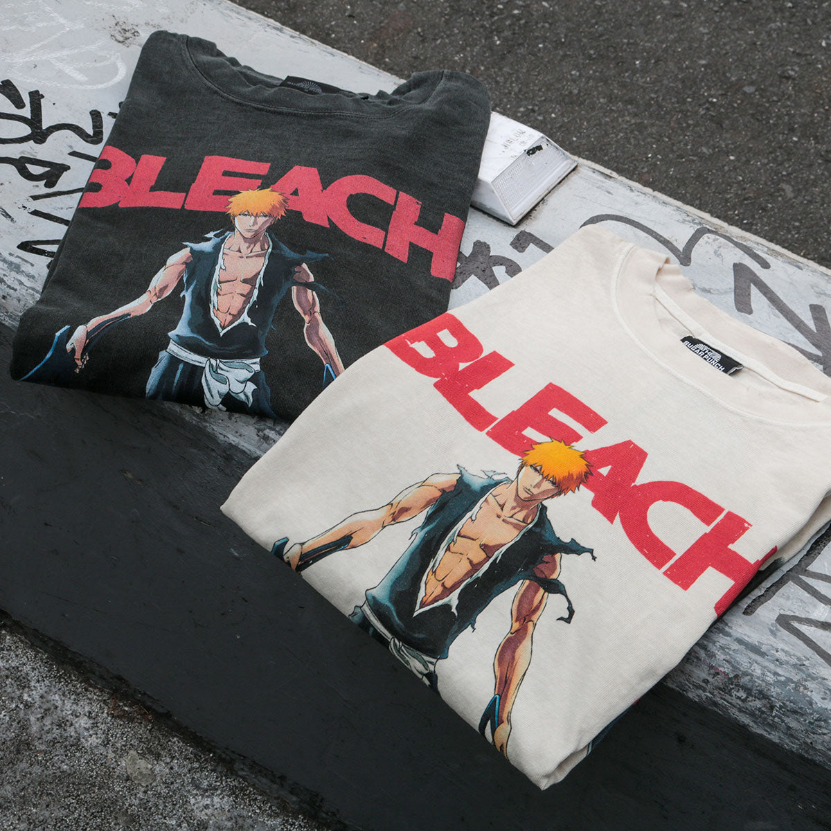 THE SUGAR PUNCH BLEACH - S/S T-Shirt (ICHIGO) BLACK 【TBLM24AM001】