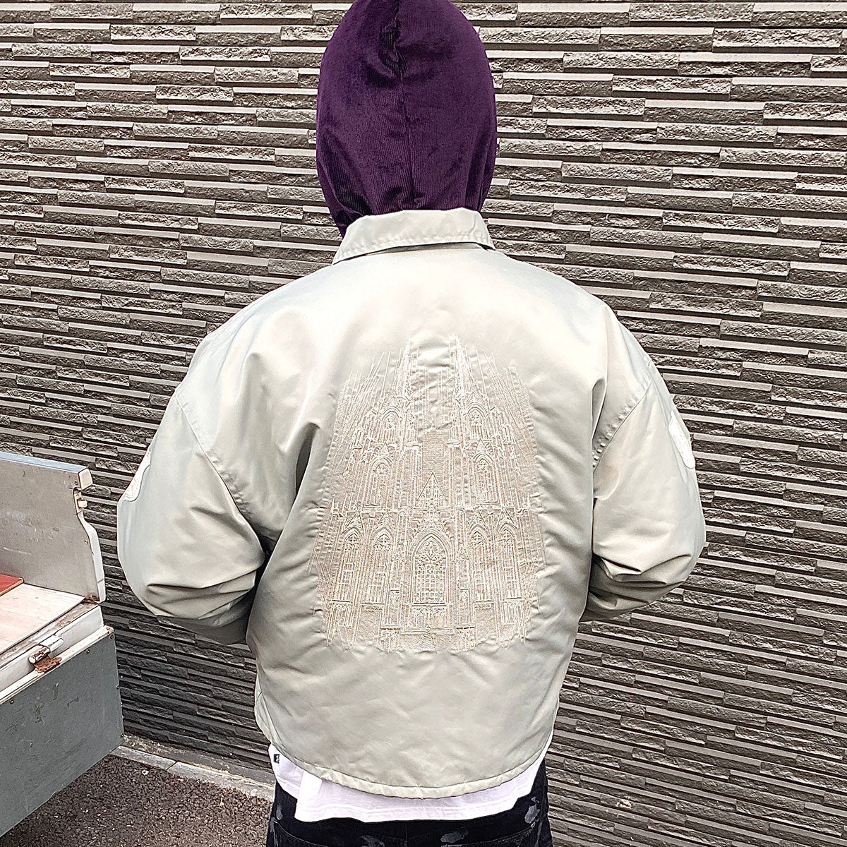 Undermycar - CATHEDRAL EMBROIDERED ＆ PATCHES COACH JACKET PEARL