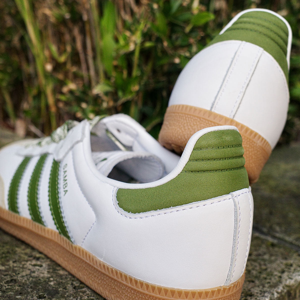 【予約商品】adidas - SAMBA OG WMNS Foot Wear White/Tech Olive/Gum 【JS1352】