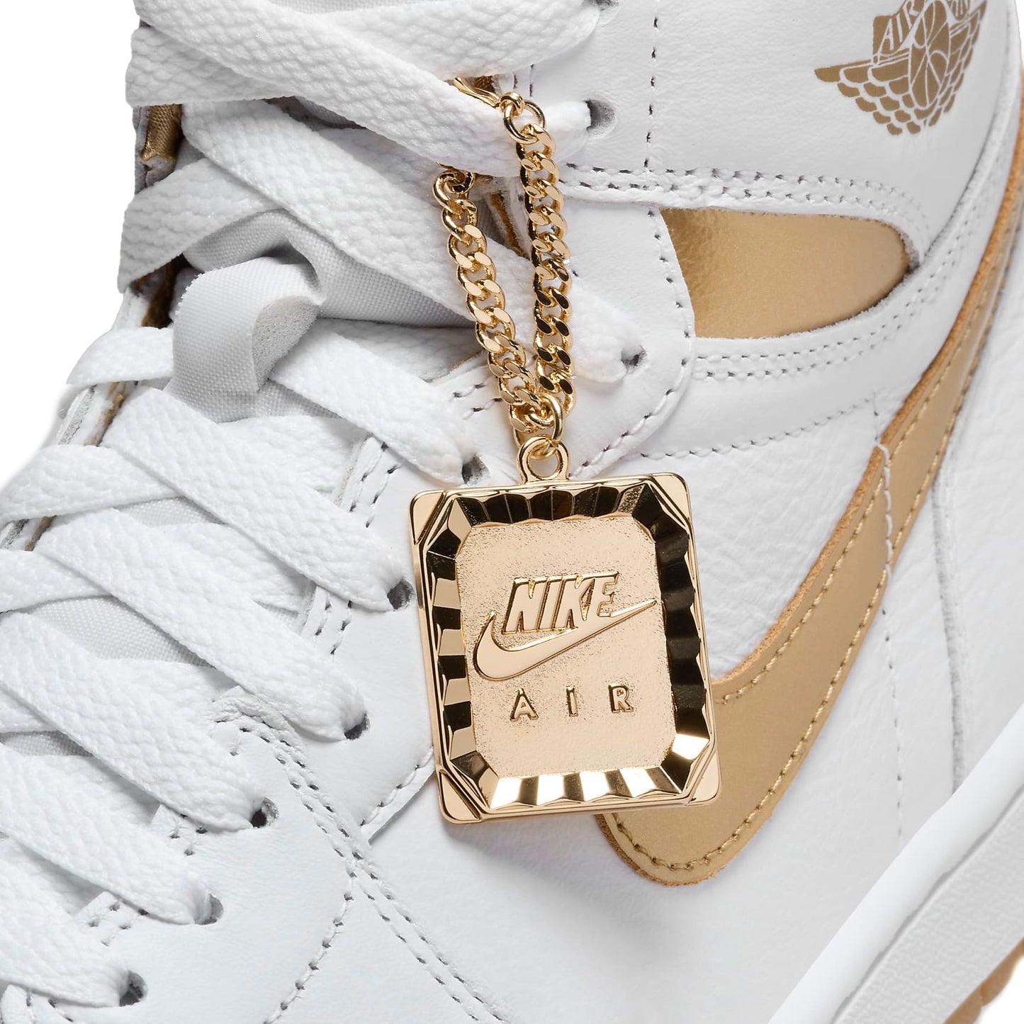 NIKE  WMNS AIR JORDAN 1 RETROエア ジョーダン 1 レトロ HIGH OG  "White and Gold"【FD2596-107】