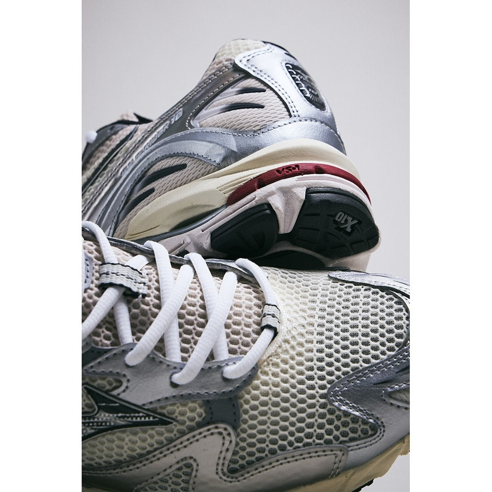 MIZUNO WAVE RIDER 10  OFF WHITE/BLACK/RED【D1GA2431-11】