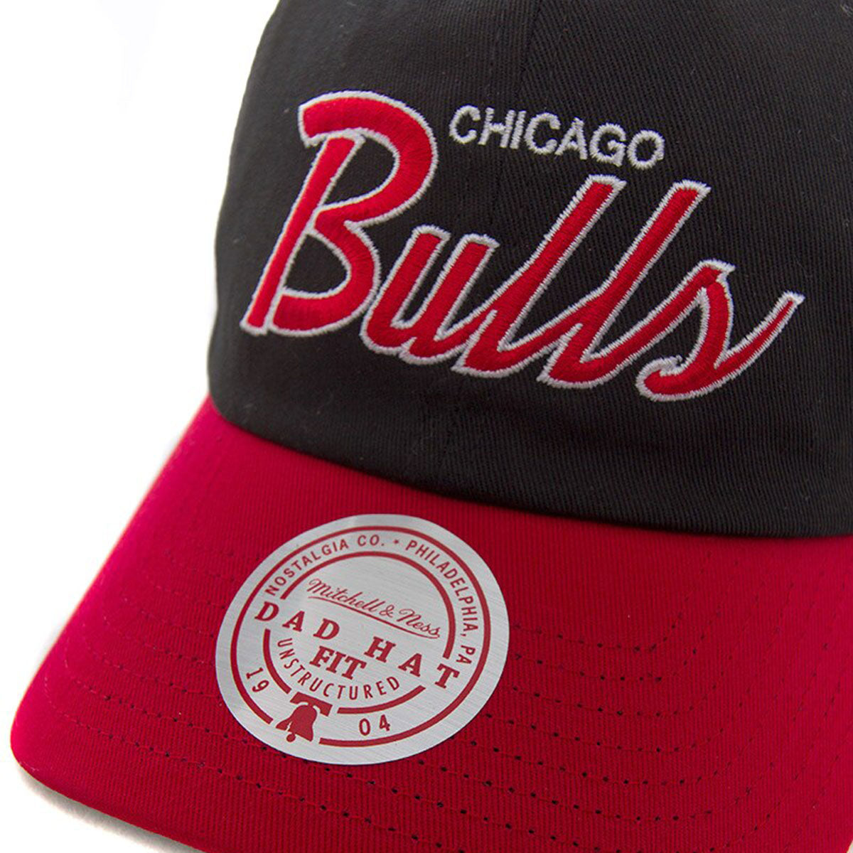 Mitchell &amp; Ness Chicago Bulls - NBA TEAM SCRIPT 2.0 DAD STRAPBACK HWC [HLUX3287-CBU]