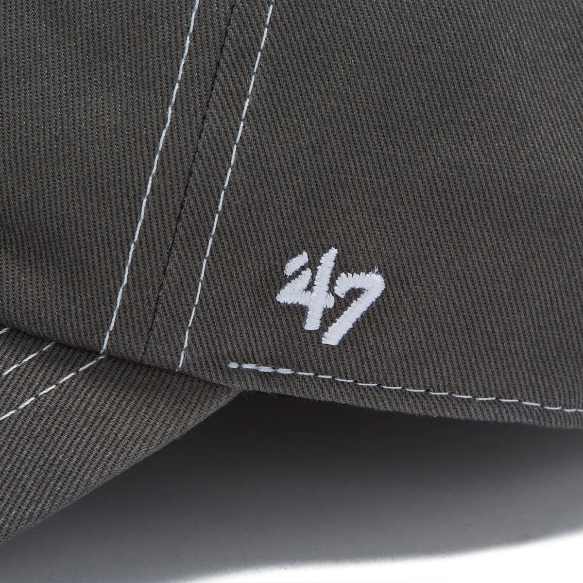 ’47 BRAND New York Yankees - CLEAN UP Contrast Stitch CHARCOAL【14858365 47A B-CONCU17GWS-CC】