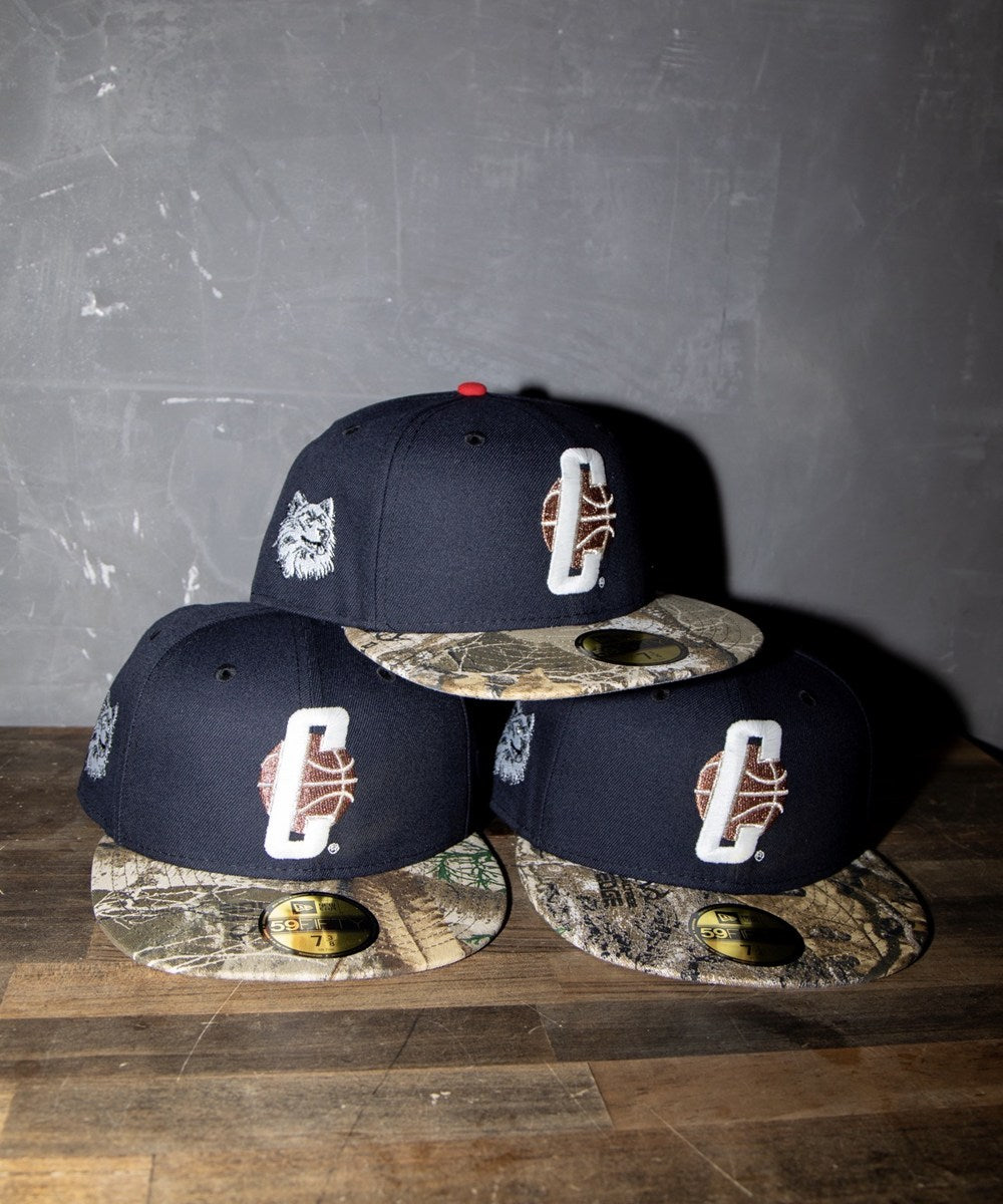 NEW ERA - UConn Huskies Jonathan the Husky 59FIFTY Navy/Real Tree Camo