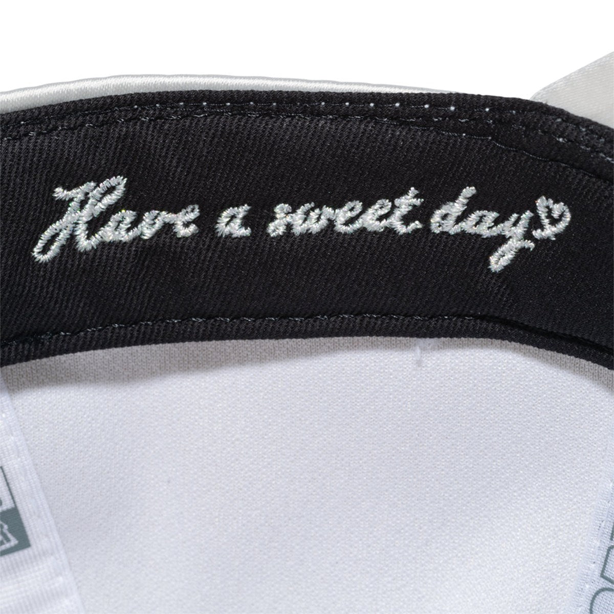 新品未使用 9FORTY NEWERA rhinestone ホワイト ニューエラ キャップ 9FORTY / CLOTH STRAP WHITE DAY RHINESTONE