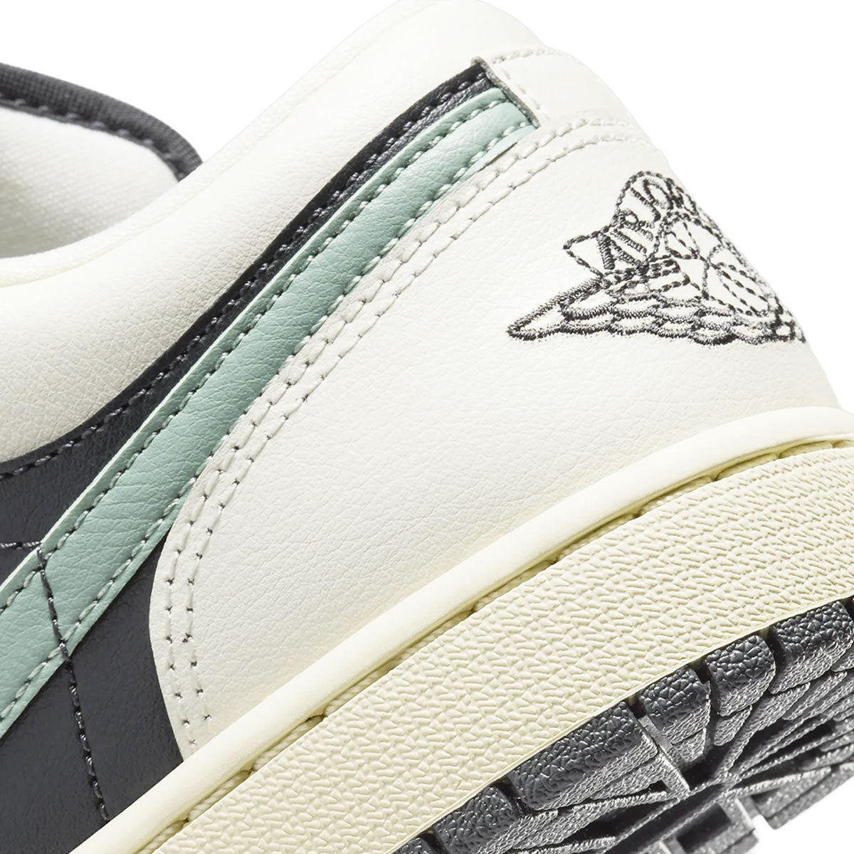 NIKE WMNS Nike Women's Air Jordan 1 Low Jade Smoke Air Jordan 1 Low 