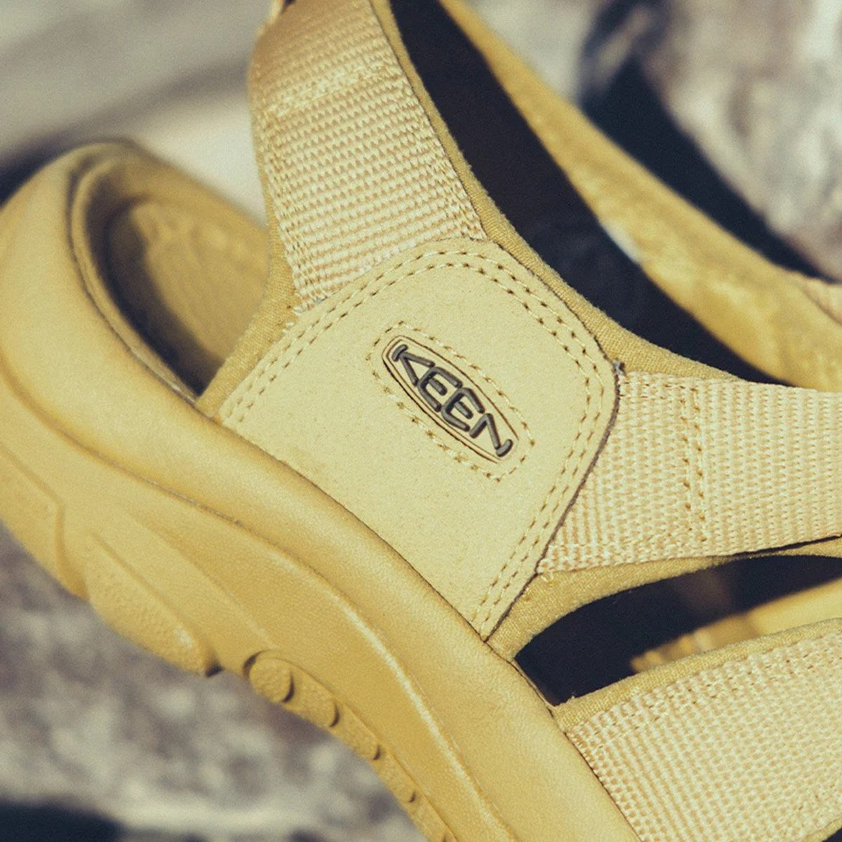 KEEN - NEWPORT H2 MONOCHROME/KHAKI 【1031687】