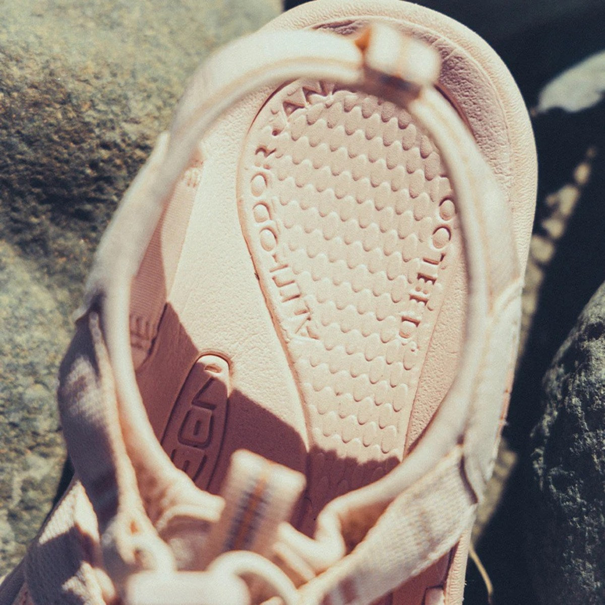KEEN - WMNS NEWPORT H2 Monochrome/Cameo Rose 【1032114】