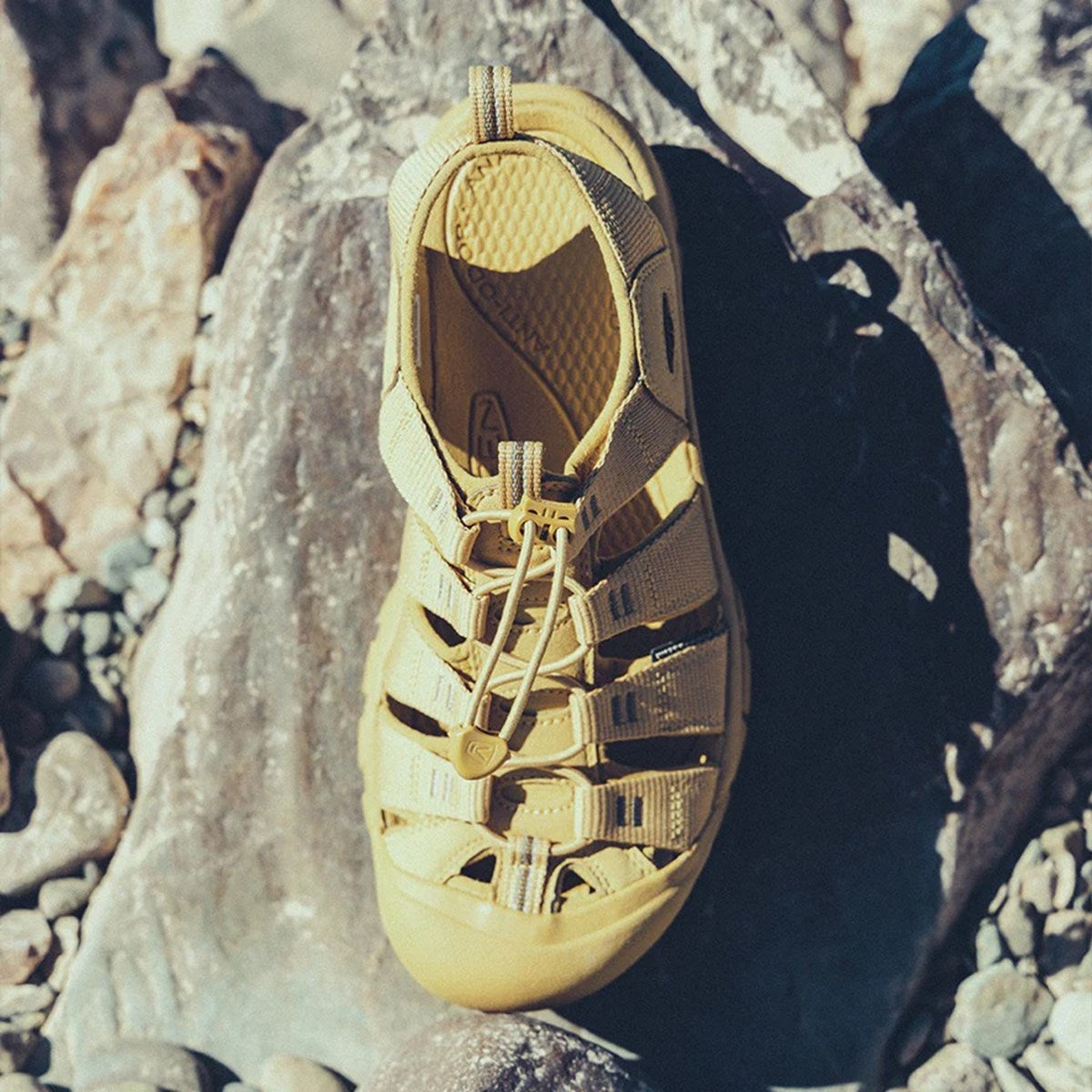 KEEN - NEWPORT H2 MONOCHROME/KHAKI 【1031687】