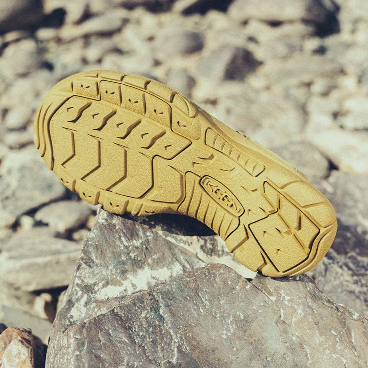 KEEN - NEWPORT H2 MONOCHROME/KHAKI 【1031687】