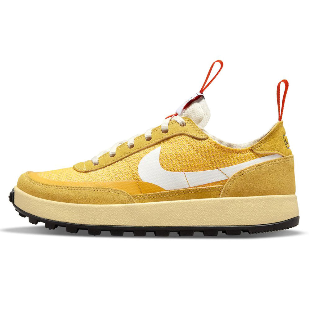 TOM SACHS × NIKE CRAFT 通用鞋「深硫磺/白光奶油色」 TOM SACHS × NIKE CRAFT 通用鞋「深硫磺/白光奶油色」 [da6672-700]